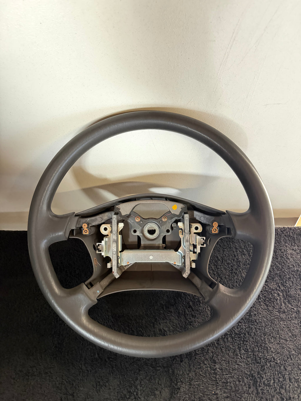 TOYOTA JZX100 4 SPOKE STEERING WHEEL (OEM)
