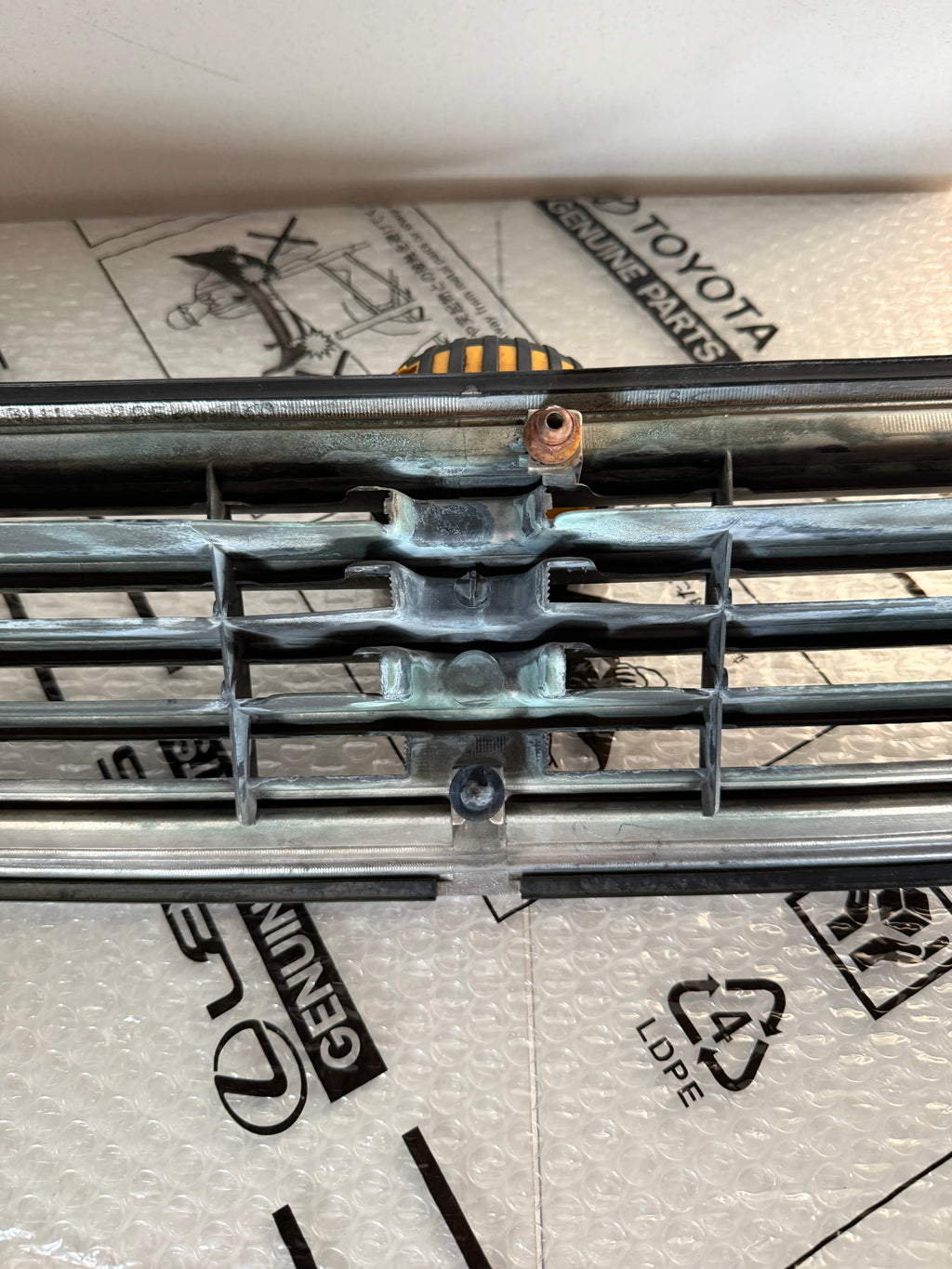 TOYOTA JZX100 MARK II GRILLE (OEM)