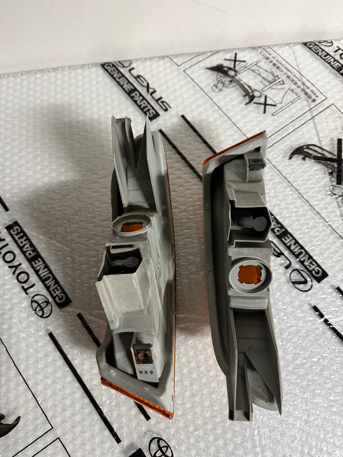 TOYOTA JZX100 MARK II LOWER INDICATORS (OEM)