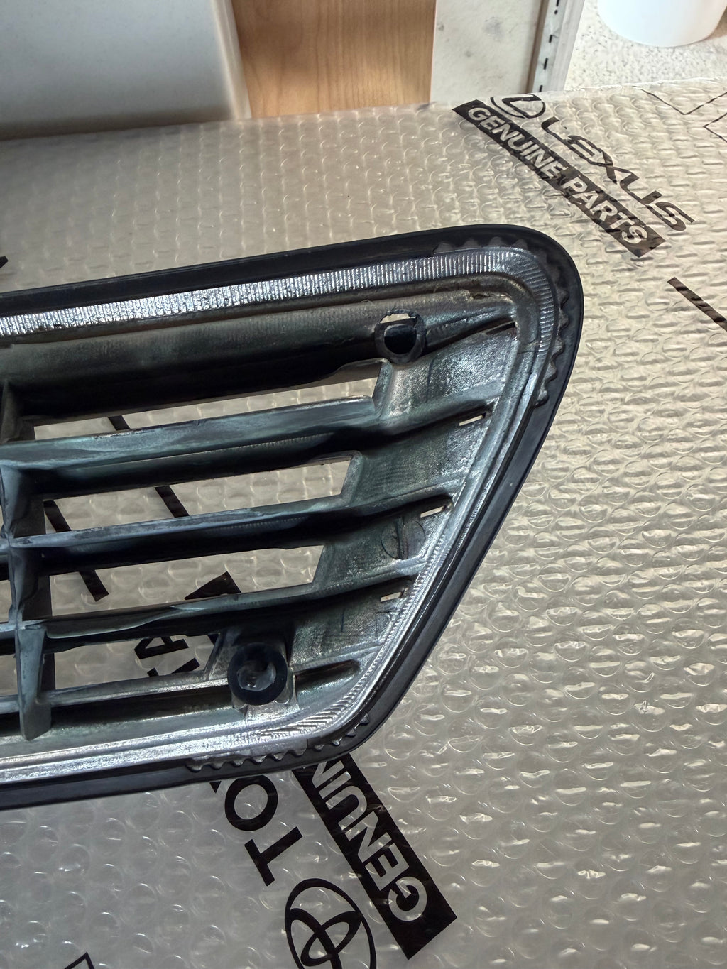 TOYOTA JZX100 MARK II GRILLE (OEM)