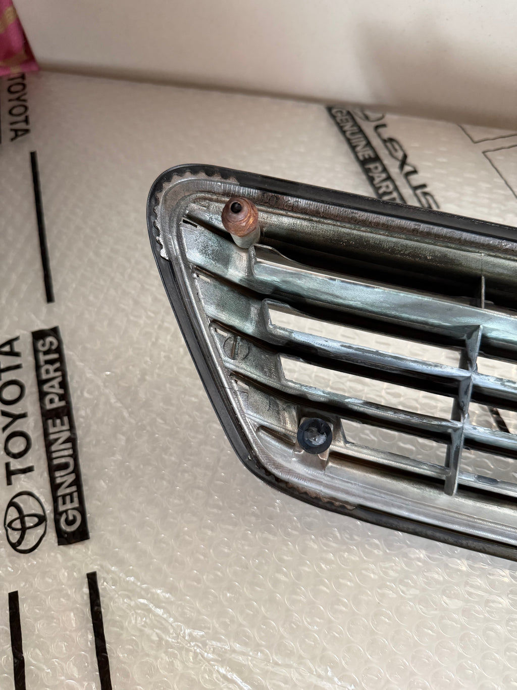 TOYOTA JZX100 MARK II GRILLE (OEM)
